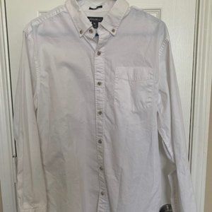White Men's Eddie Bauer Dressy Long Sleeve Button Down Shirt.  Size M.